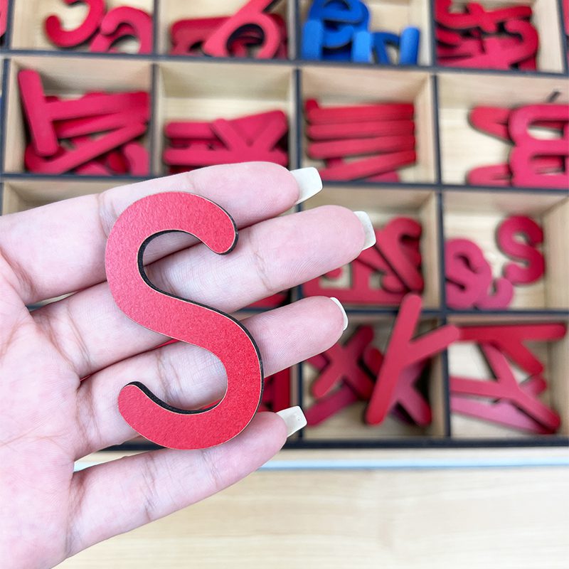صندوق الحروف الانجليزية الخشبي 5 تكرارات - منتسوري